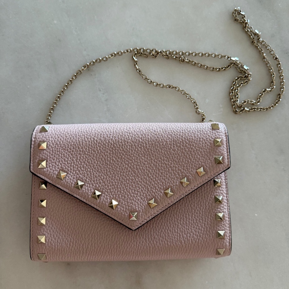 Valentino Garavani Wallet On Chain (Blush)